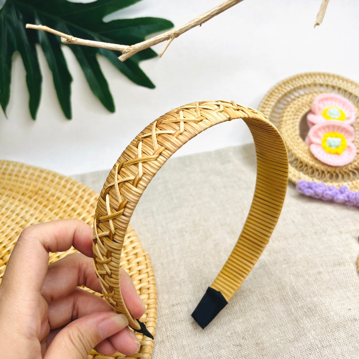 Bamboo and rattan hair mane, zigzag pattern